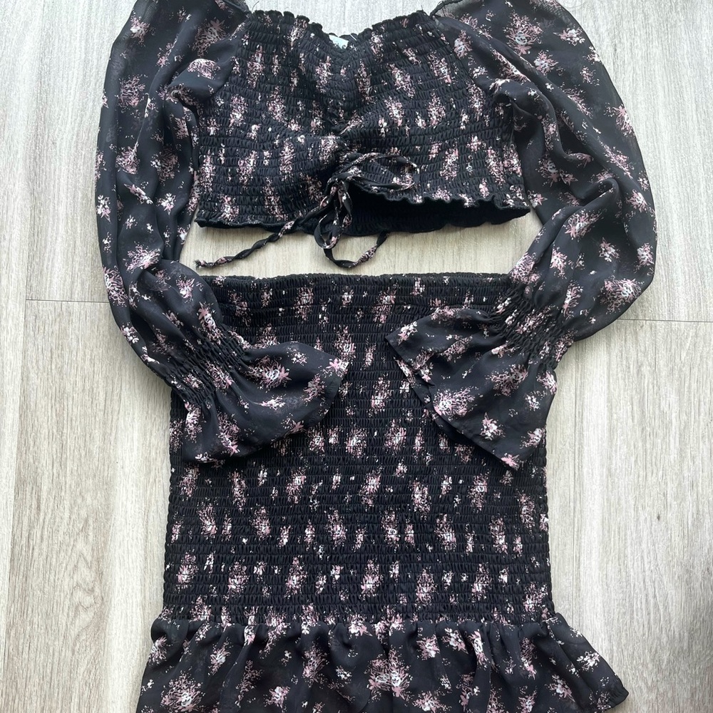 Matching set; skirt and crop top